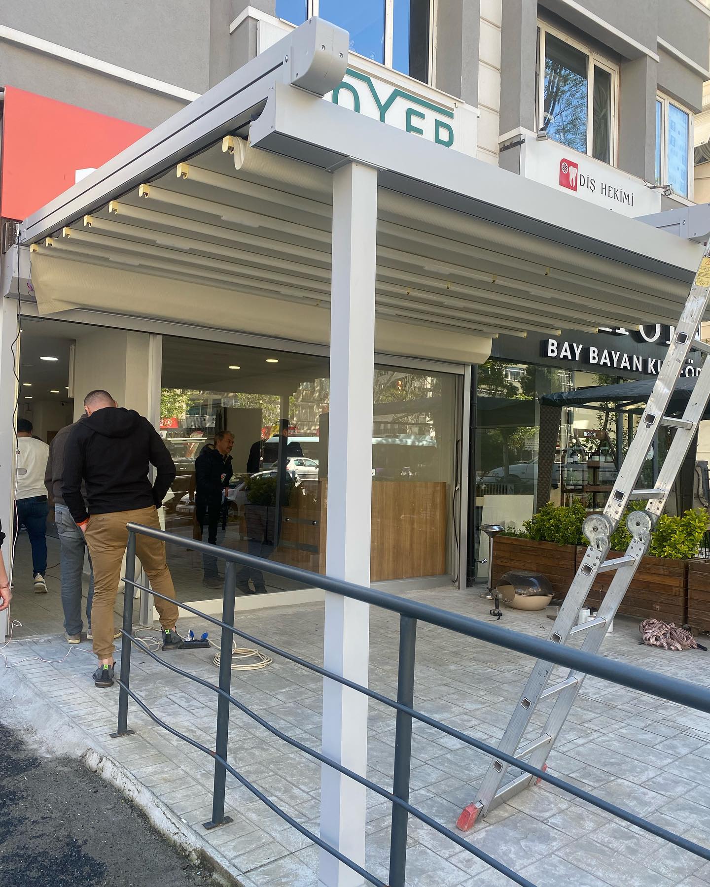 Pergola tente ticari teras — geniş alan kapatma