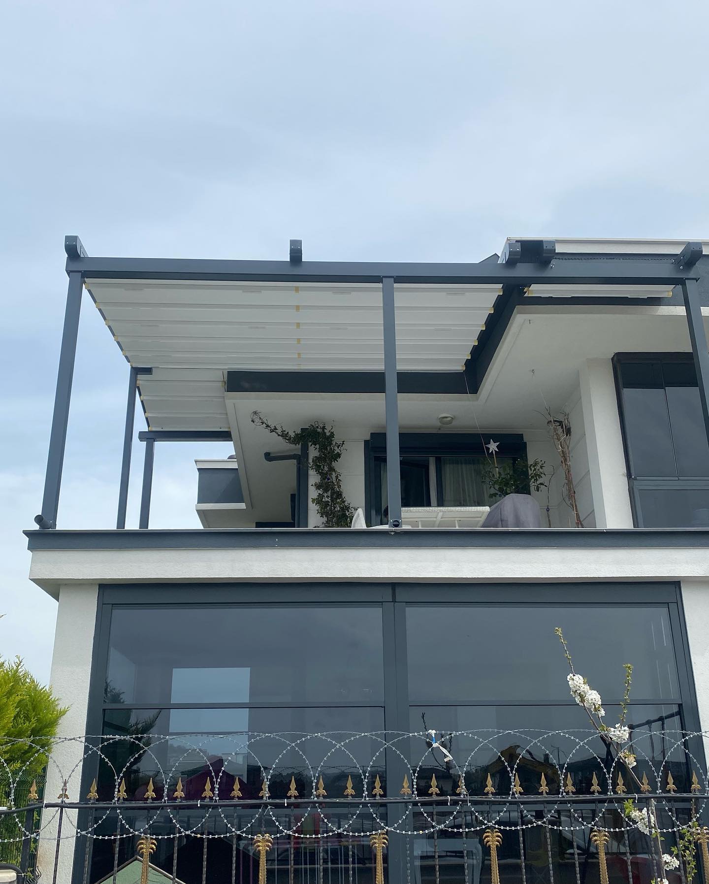 Rolling roof pergola profil detay — alüminyum konstrüksiyon