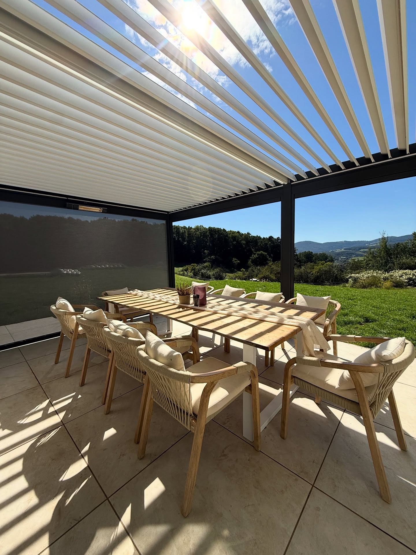 Pergola tente altı oturma grubu — 4 mevsim konfor